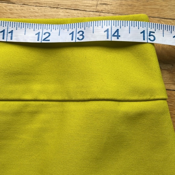 Ann Taylor Bold Yellowish Green Fully Lined Skirt in Size 4 - Picture 4 of 5